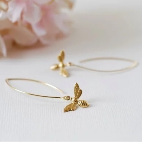 o h ,  h o n e y . e a r r i n g s🍯 - Picture 2 of 4
